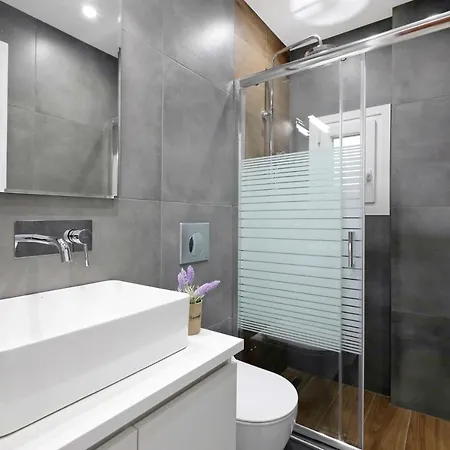 Luxury Living - Greecing *