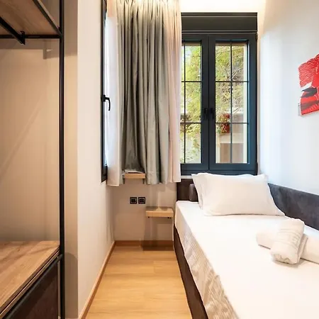 Bauhaus Luxury Suites 202 8' To Panepistimio Metro Афины