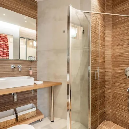 Bauhaus Luxury Suites 201 8' To Panepistimio Metro Athen