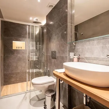 Bauhaus Luxury Suites 201 8' To Panepistimio Metro Διαμέρισμα *
