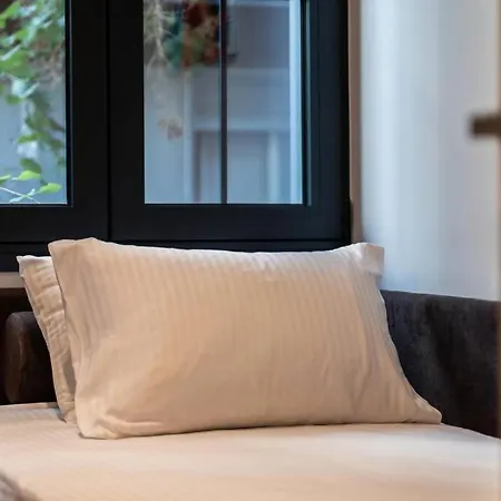 Bauhaus Luxury Suites 202 8' To Panepistimio Metro Апартаменты