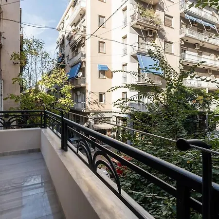 Bauhaus Luxury Suites 202 8' To Panepistimio Metro Апартаменты
