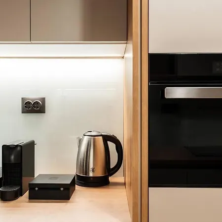 Bauhaus Luxury Suites 203 8' To Panepistimio Metro *