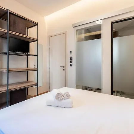 Bauhaus Luxury Suites 201 8' To Panepistimio Metro Διαμέρισμα