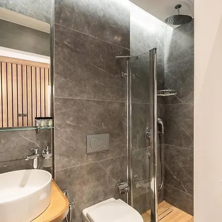 Bauhaus Luxury Suites 203 8' To Panepistimio Metro Apartment *