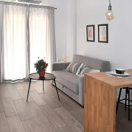 Modern In Ipitou, Plaka Athens