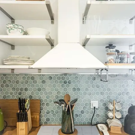 The Olive - Renovated Penthouse - Kipseli Apartment Athens