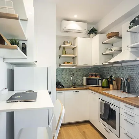 Apartment The Olive - Renovated Penthouse - Kipseli *