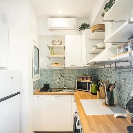 The Olive - Renovated Penthouse - Kipseli Apartment