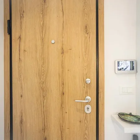 The Olive - Renovated Penthouse - Kipseli Apartment
