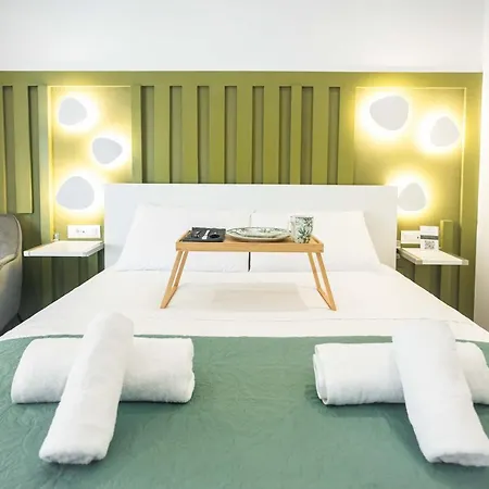 Apartment The Olive - Renovated Penthouse - Kipseli Athens