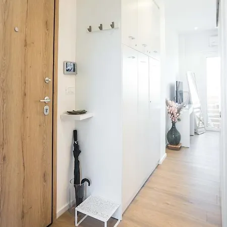 The Olive - Renovated Penthouse - Kipseli Apartment Athens