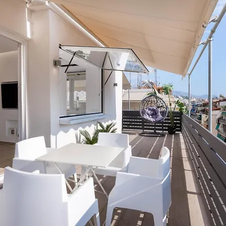 Apartment Terrace House For Festive Fun *