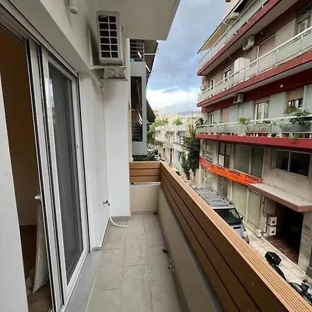 Cozy New Nearby Metro Athens
