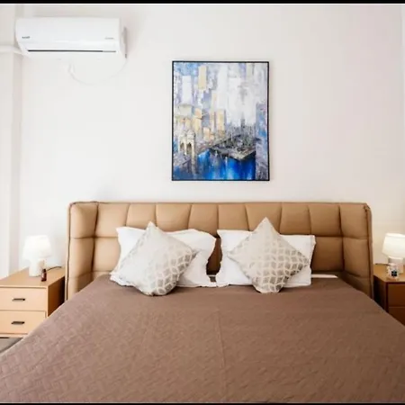 Brand New Nearby Metro Apartment