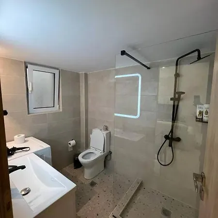 Cozy New Nearby Metro Appartamento