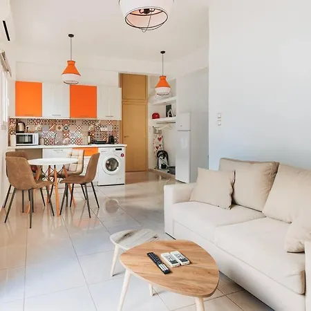 Colourful Cosy At Panormou Metro Station Apartment Athens