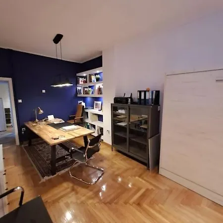 Chic Comfort: Where Cozy Meets Professional Appartement
