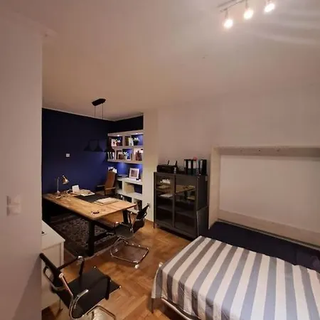 Appartement Chic Comfort: Where Cozy Meets Professional