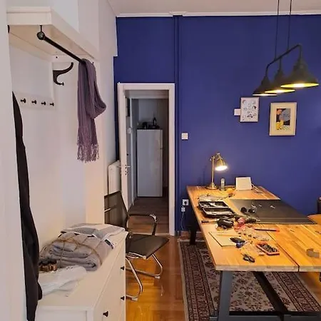 Appartement Chic Comfort: Where Cozy Meets Professional Athènes