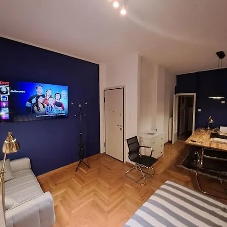 Chic Comfort: Where Cozy Meets Professional Appartement Athènes