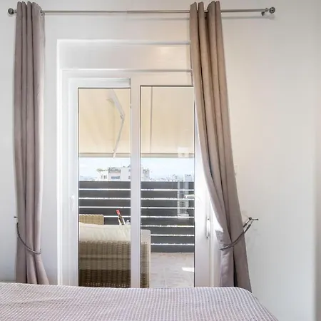 The Owl - Stylish Penthouse - Gazi 1bdrm Apartment *