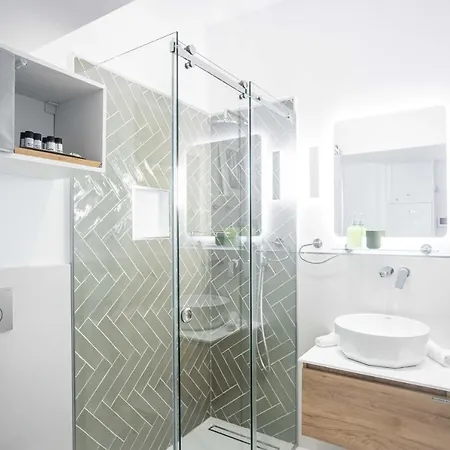 The Olive - Renovated Penthouse - Kipseli Athens