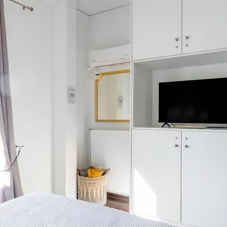 The Owl - Stylish Penthouse - Gazi 1bdrm Athens