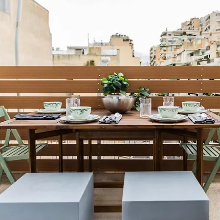 Apartment The Olive - Renovated Penthouse - Kipseli