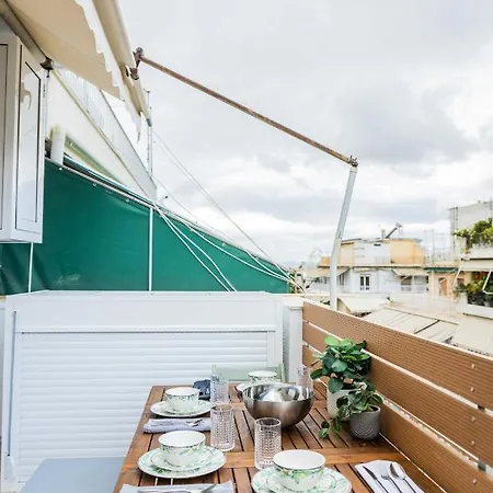 Apartment The Olive - Renovated Penthouse - Kipseli *