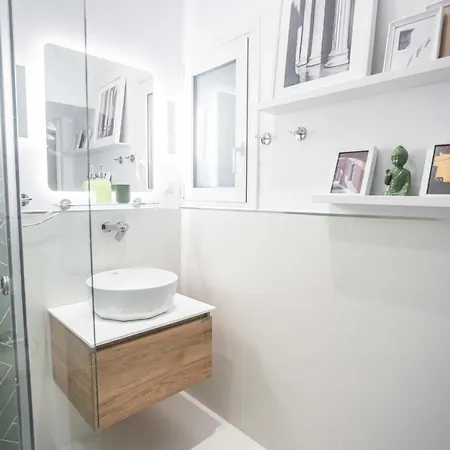 The Olive - Renovated Penthouse - Kipseli * Athens
