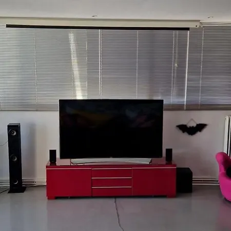 Apartment Comic House