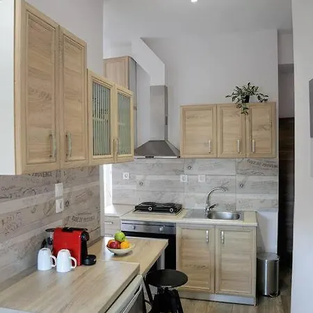 Amazing Two Bedroom In The Center *