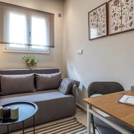 Modern Center - Hilton Area/ilisia Apartment