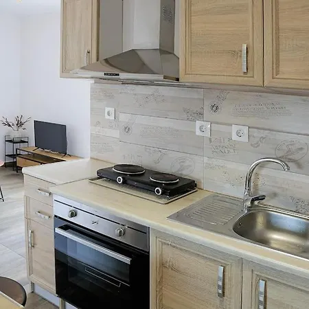 Amazing Two Bedroom In The Center Apartment