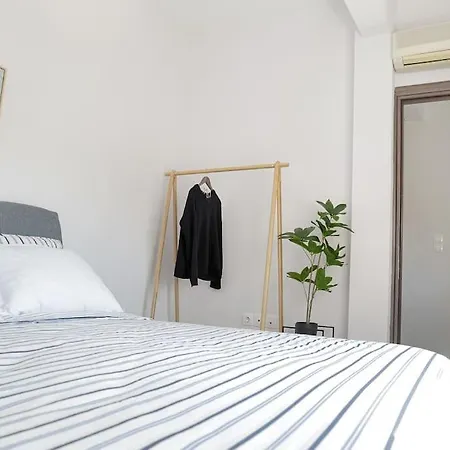 Amazing Two Bedroom In The Center Apartment *