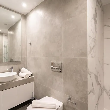Luxurious In The Heart Of Apartment