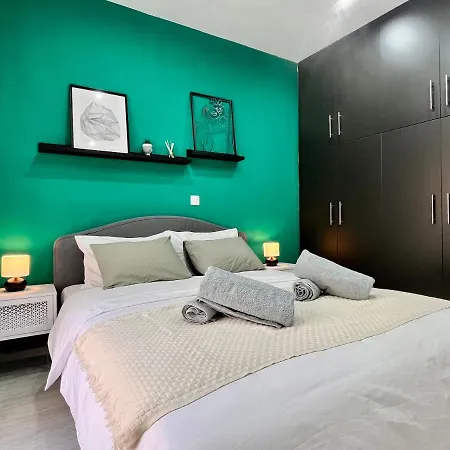 Apartment House Near Center *