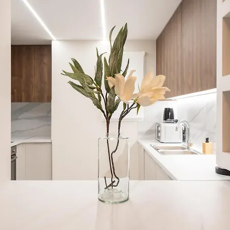 Luxurious In The Heart Of Apartment *