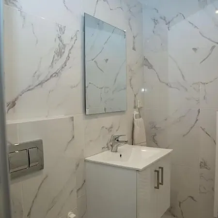 Spacious In Pagkrati Apartamento Atenas