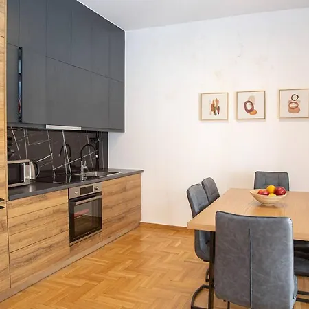 Spacious In Pagkrati