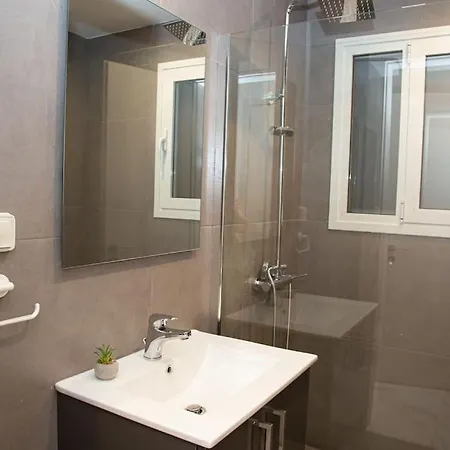 Spacious In Pagkrati * Atenas
