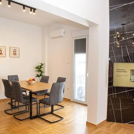 Spacious In Pagkrati *