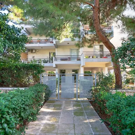 Glyfada 3 Bedrooms 6 Persons By Mps
