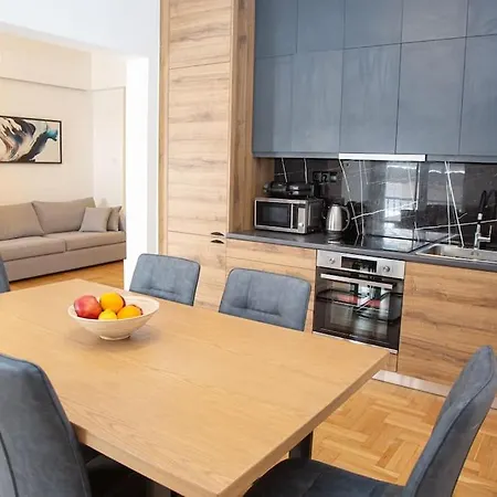 Spacious In Pagkrati Apartment