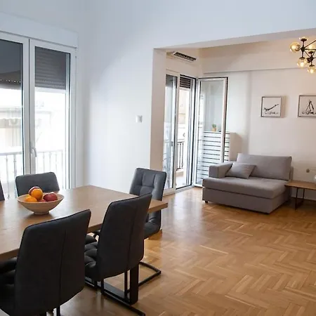 Spacious In Pagkrati Apartment *