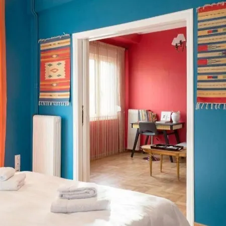 Casa De Colores, Next To The Metro Athens