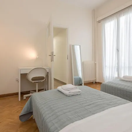 Phaedrus Living: Center Flat Michalakopoulou Athens