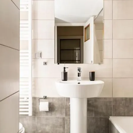 Apartment Amazing Huge Bright Full 3bdr Inacropolis