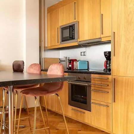 Amazing Huge Bright Full 3bdr Inacropolis